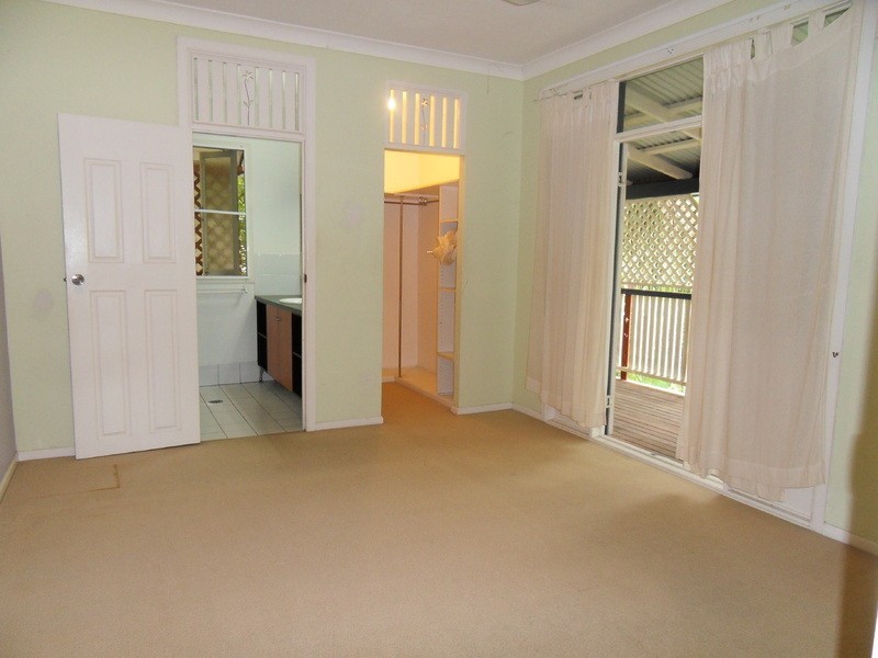 47 Hughes Street, Hermit Park QLD 4812