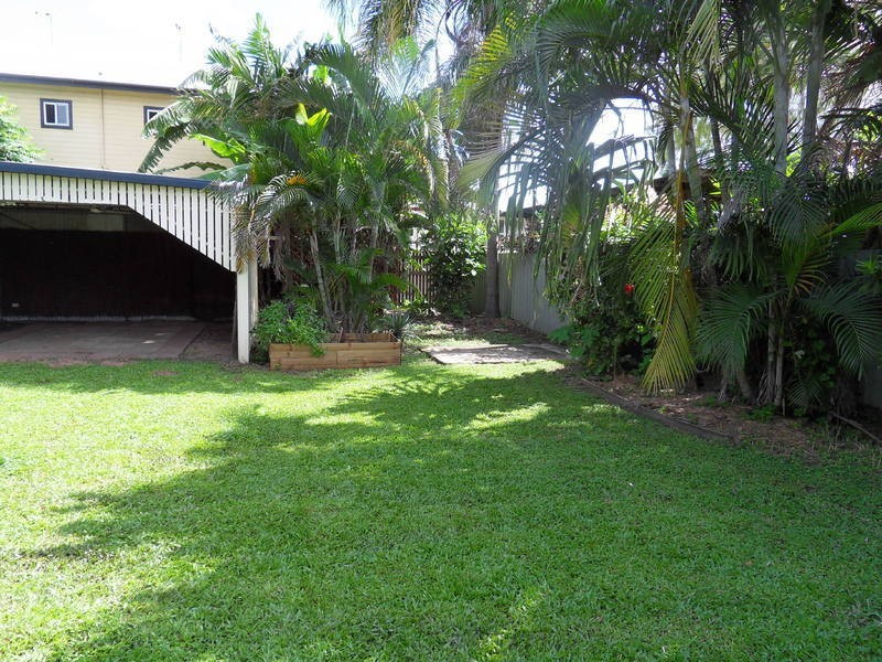 47 Hughes Street, Hermit Park QLD 4812