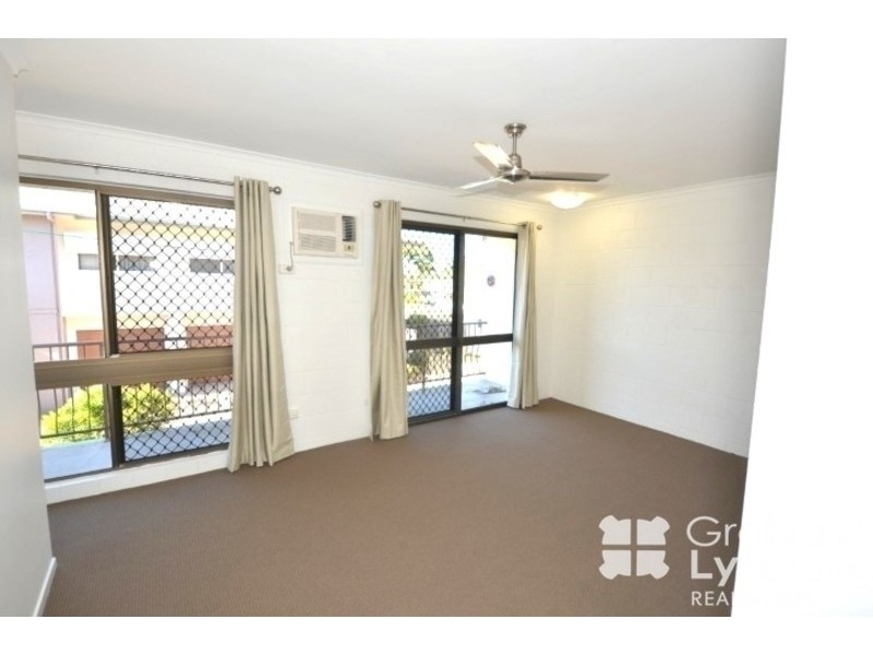 2/146 Queens Road, Hermit Park QLD 4812