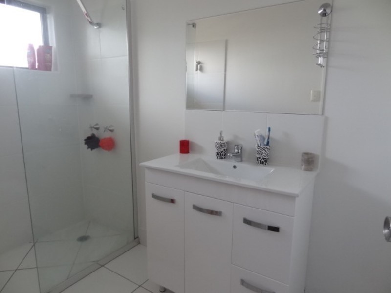 2/146 Queens Road, Hermit Park QLD 4812