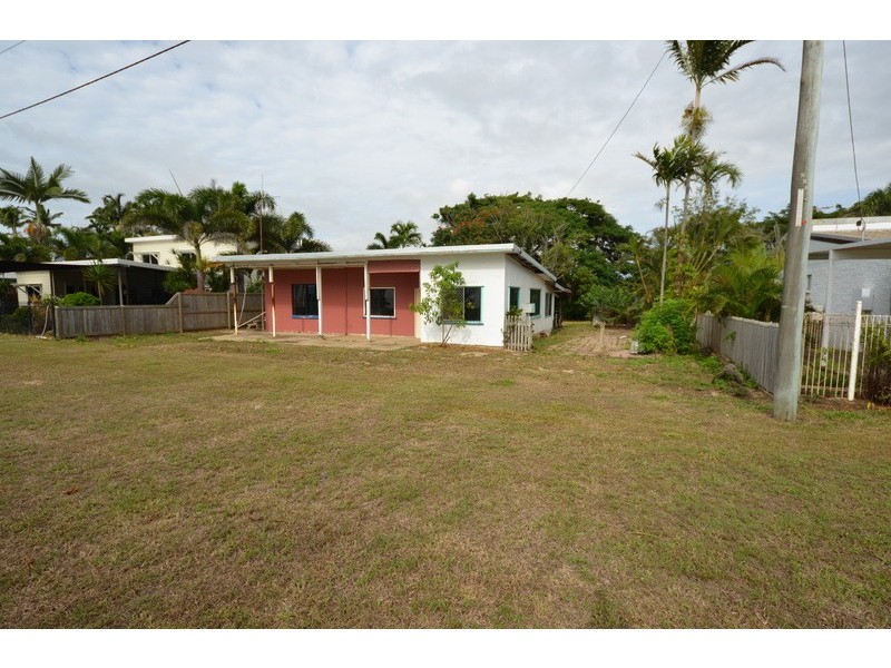 29 Cay Street, Saunders Beach QLD 4818