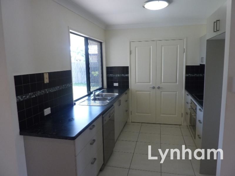 10 Anchorage Circuit, Bushland Beach QLD 4818