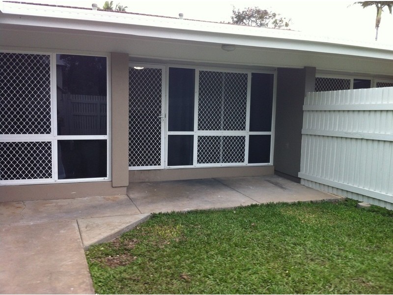 2/9 Halloran Street, Hermit Park QLD 4812