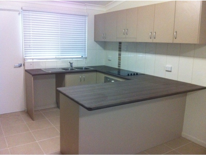 2/9 Halloran Street, Hermit Park QLD 4812