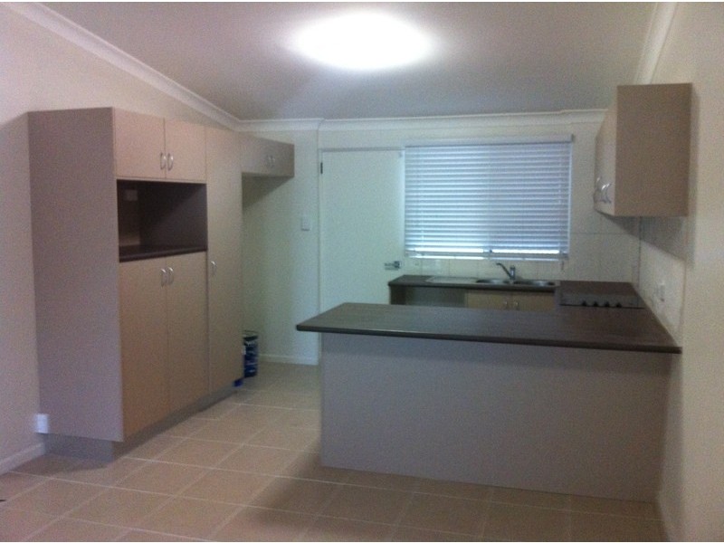 2/9 Halloran Street, Hermit Park QLD 4812