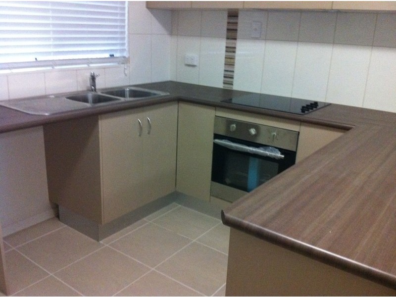 2/9 Halloran Street, Hermit Park QLD 4812