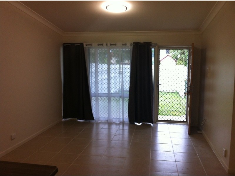 2/9 Halloran Street, Hermit Park QLD 4812