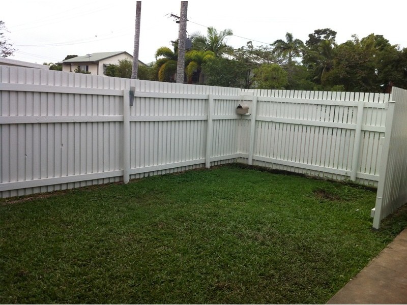 2/9 Halloran Street, Hermit Park QLD 4812