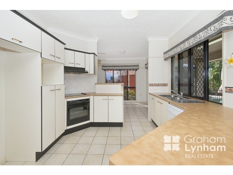 4 Riovista Way, Kirwan QLD 4817