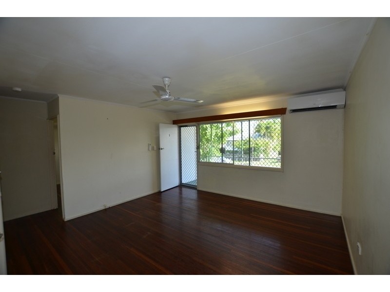 2/9 Roberts Street, Hermit Park QLD 4812