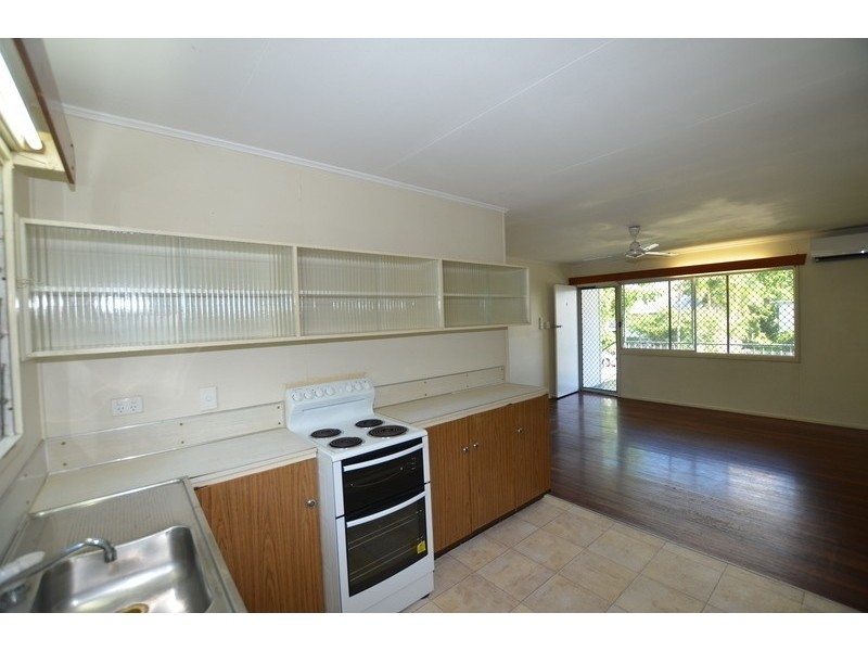 2/9 Roberts Street, Hermit Park QLD 4812