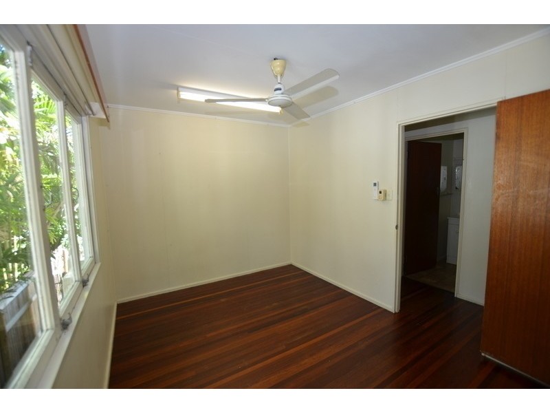 2/9 Roberts Street, Hermit Park QLD 4812