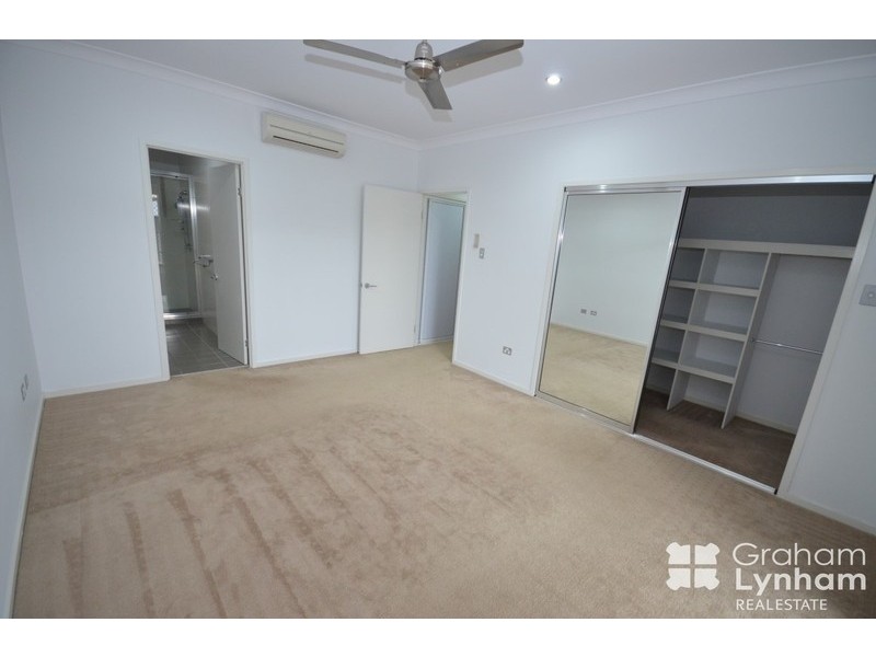 1/12 St Kilda Row, Douglas QLD 4814