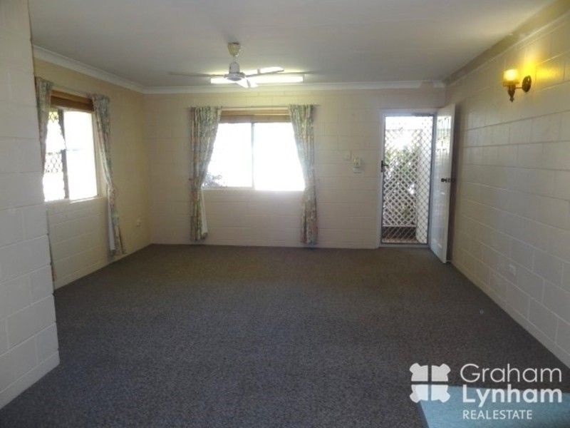 2/7 Lambert street, Kirwan QLD 4817