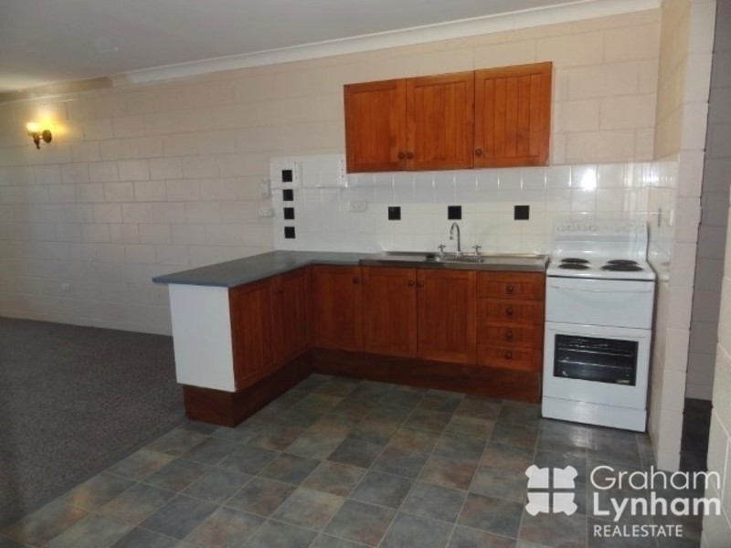 2/7 Lambert street, Kirwan QLD 4817