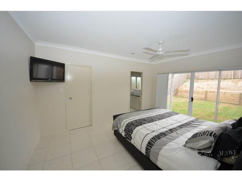 25 Hillock Crescent, Bushland Beach QLD 4818