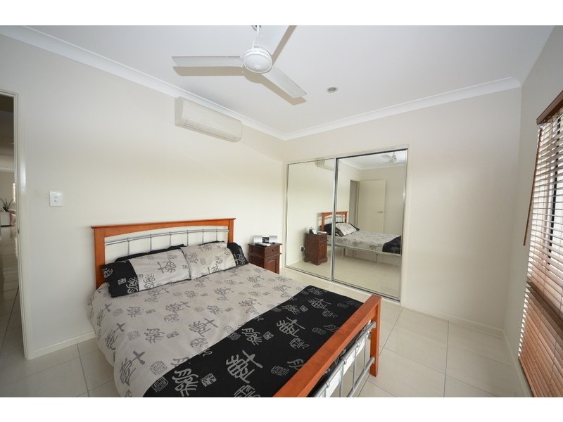 25 Hillock Crescent, Bushland Beach QLD 4818