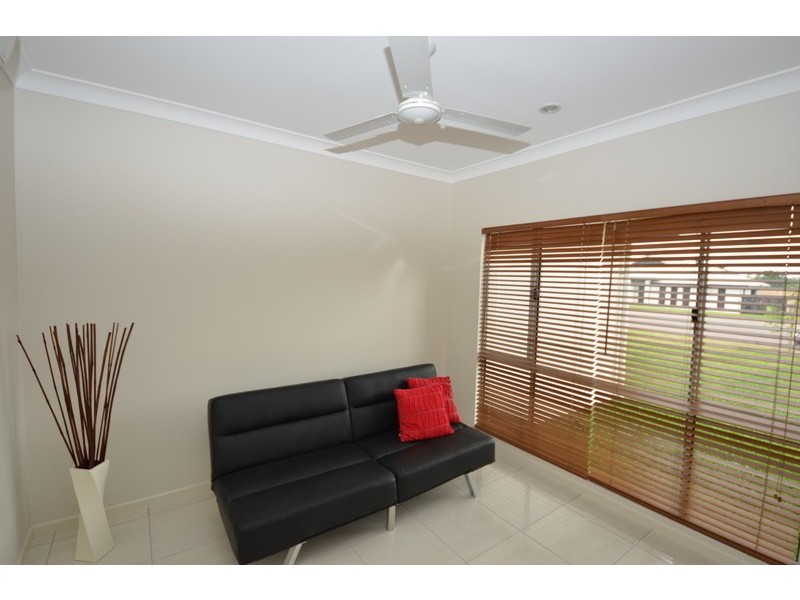 25 Hillock Crescent, Bushland Beach QLD 4818