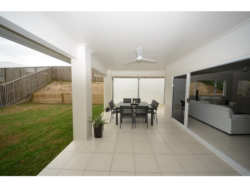25 Hillock Crescent, Bushland Beach QLD 4818