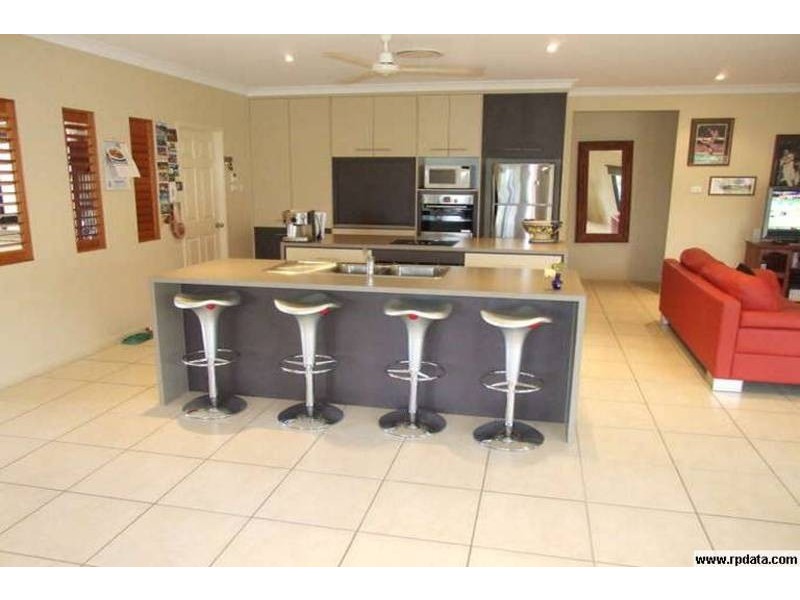 8 Perisher Court, Mount Louisa QLD 4814