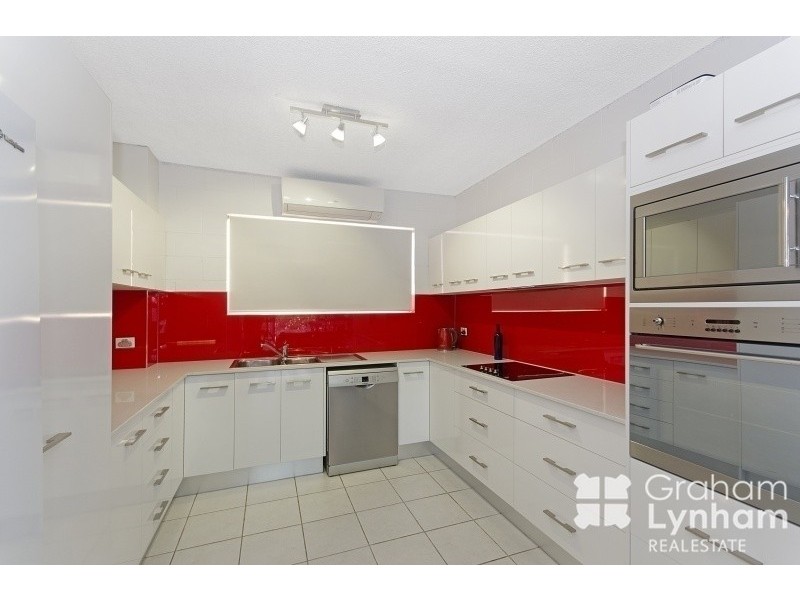 2 31-33 The Strand, North Ward QLD 4810