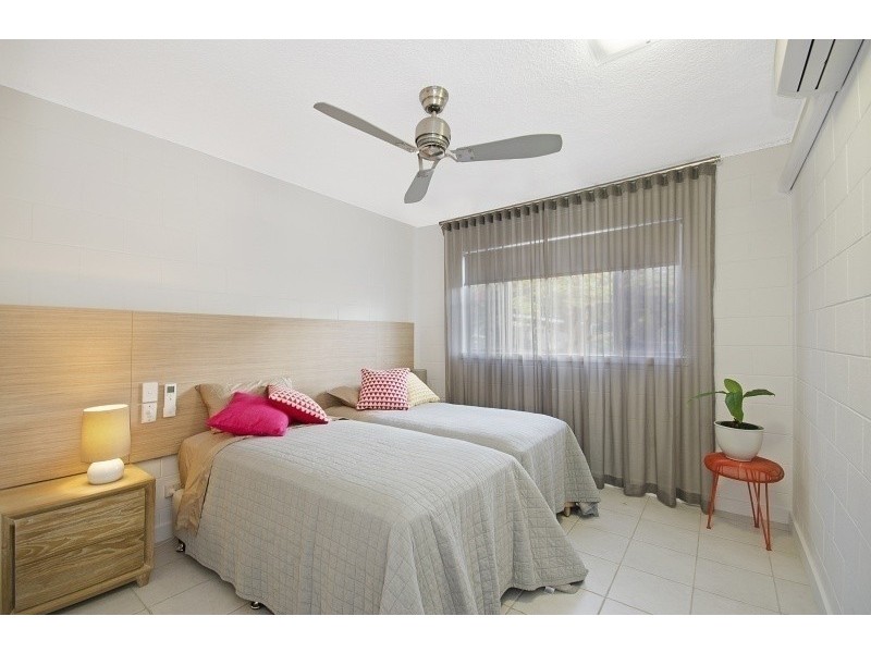 2 31-33 The Strand, North Ward QLD 4810