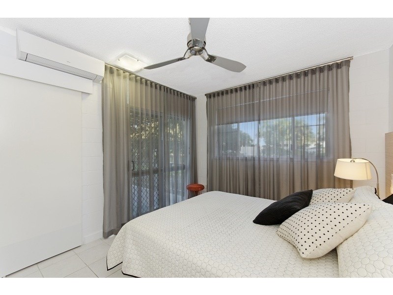 2 31-33 The Strand, North Ward QLD 4810