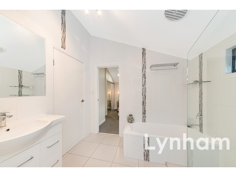17 Sanderling Circuit, Kelso QLD 4815