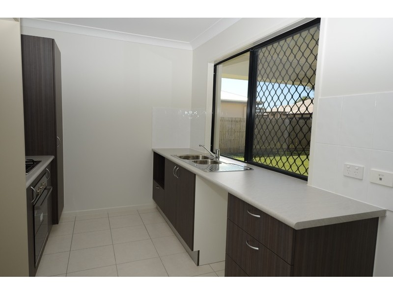 52 Blue Wren Drive, Kelso QLD 4815