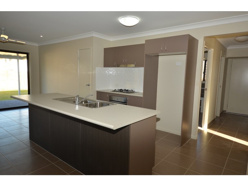 60  Blue Wren Drive, Kelso QLD 4815