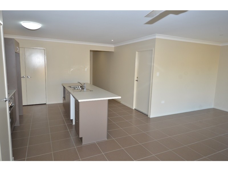 60  Blue Wren Drive, Kelso QLD 4815