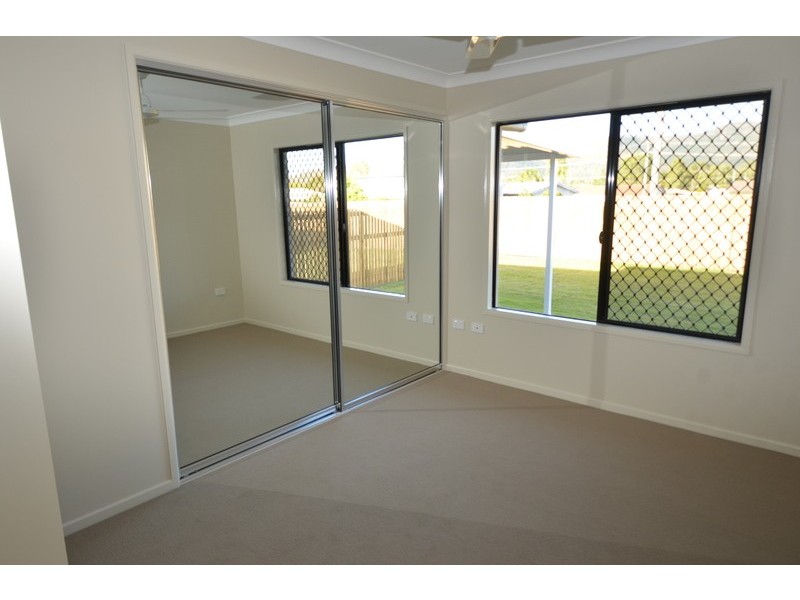 60  Blue Wren Drive, Kelso QLD 4815