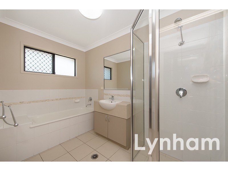 26 Limerick Way, Mount Low QLD 4818