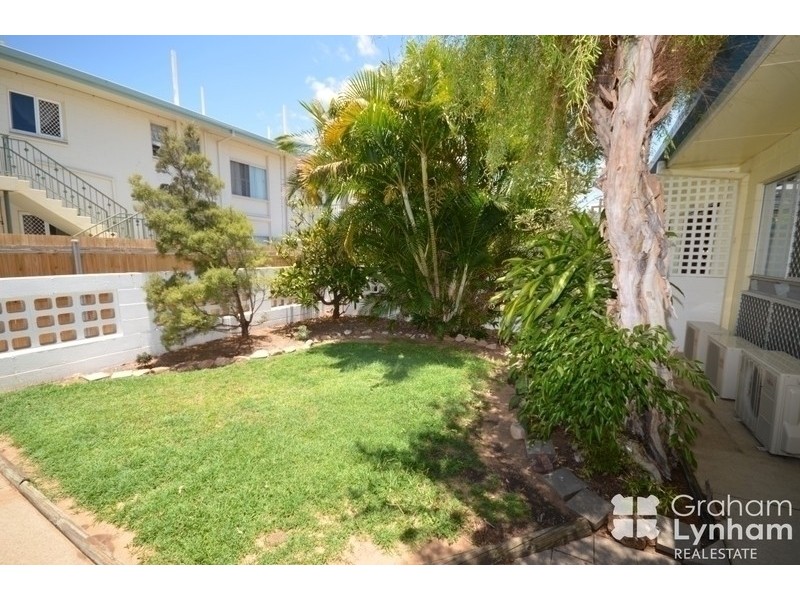 2/135 Eyre Street, North Ward QLD 4810