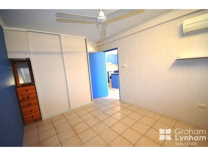 2/135 Eyre Street, North Ward QLD 4810