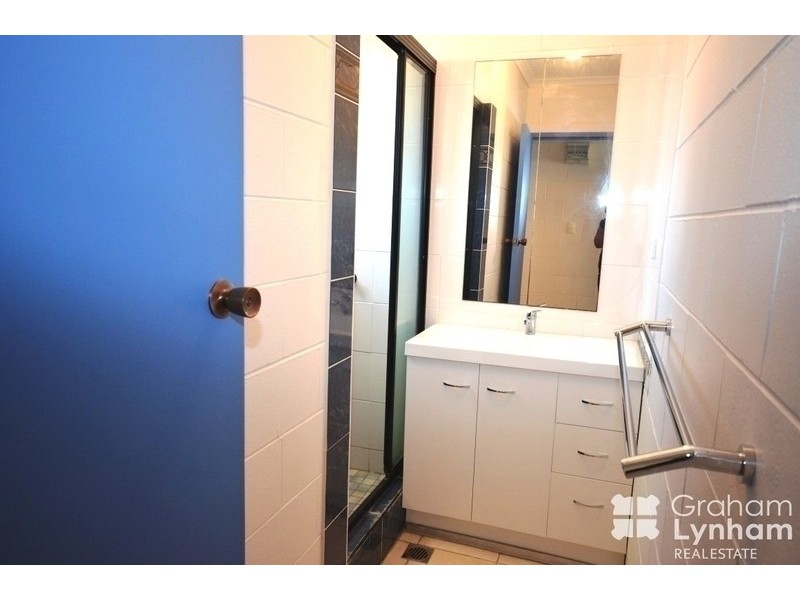 2/135 Eyre Street, North Ward QLD 4810