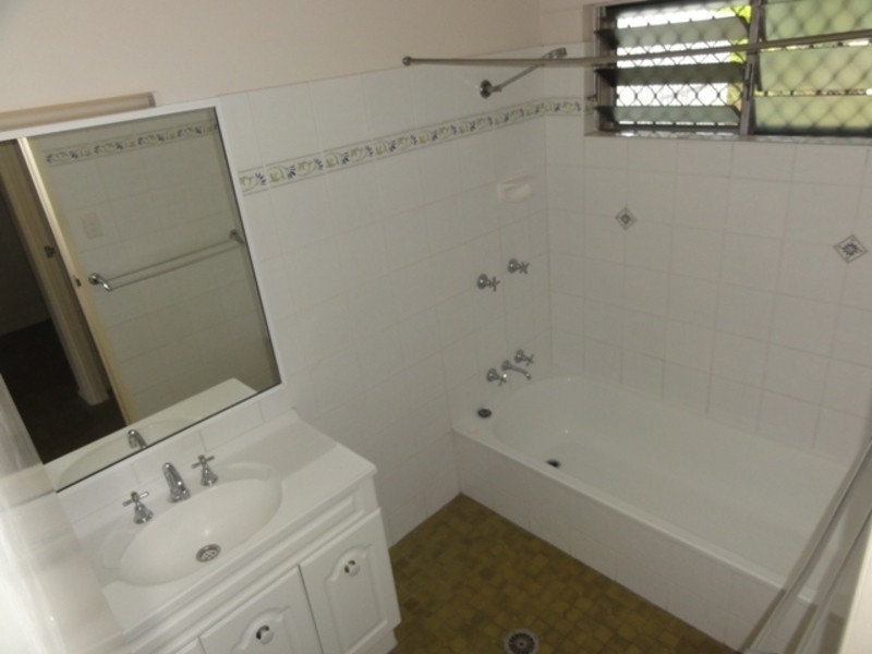 17 Malbon Road, Kirwan QLD 4817