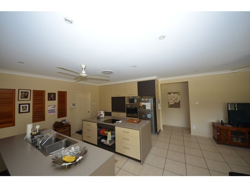 8 Perisher Court, Mount Louisa QLD 4814