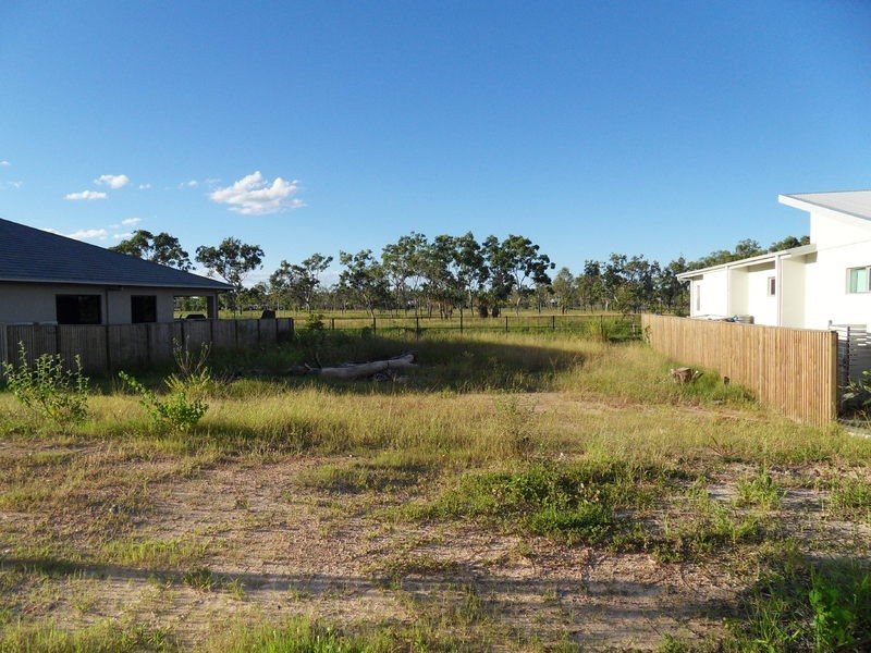 14 Hillock Crescent, Bushland Beach QLD 4818