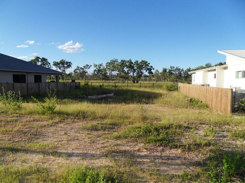 14 Hillock Crescent, Bushland Beach QLD 4818