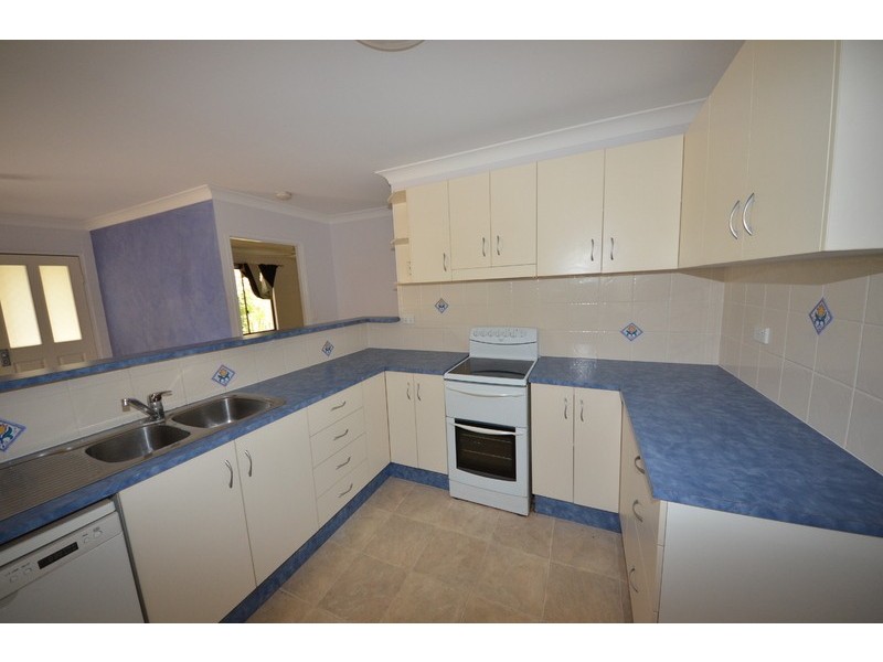 24  Pompeii Street, Kelso QLD 4815