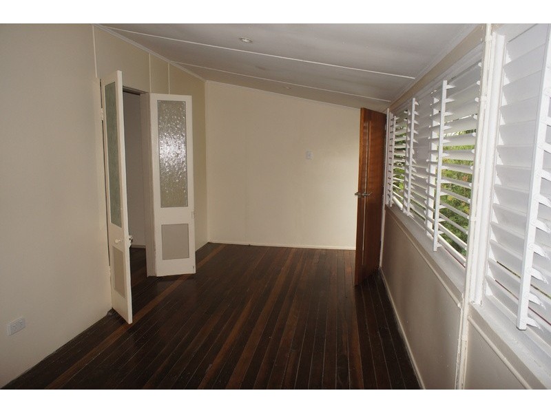 83 Railway Avenue, Railway Estate QLD 4810