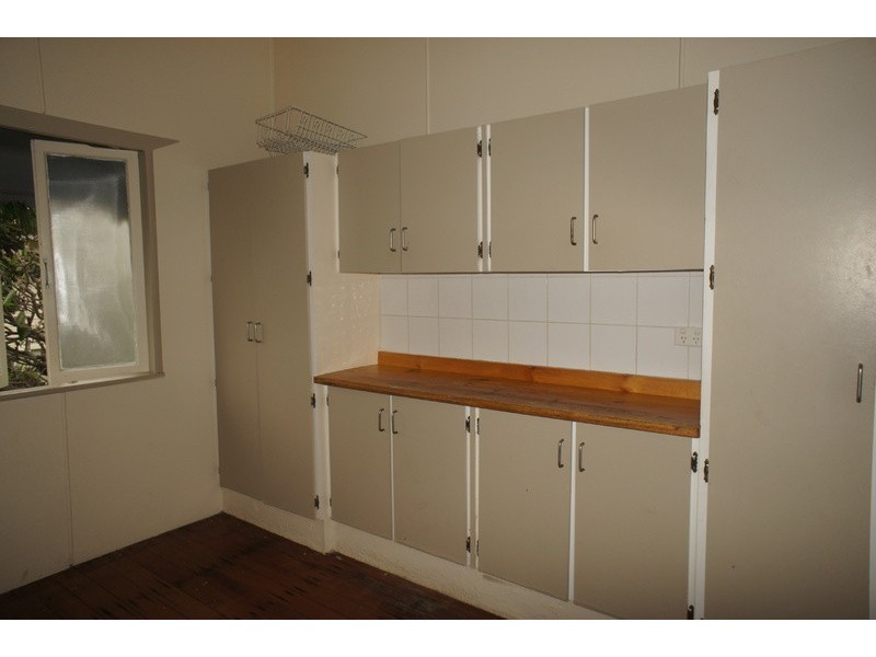 83 Railway Avenue, Railway Estate QLD 4810