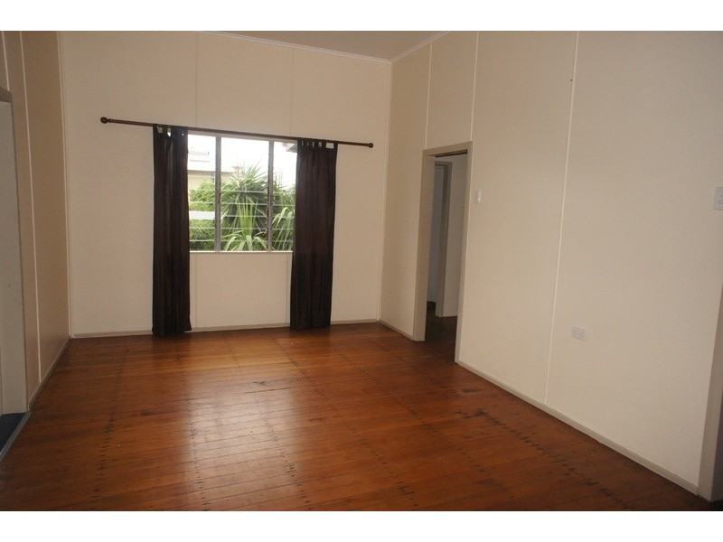 83 Railway Avenue, Railway Estate QLD 4810