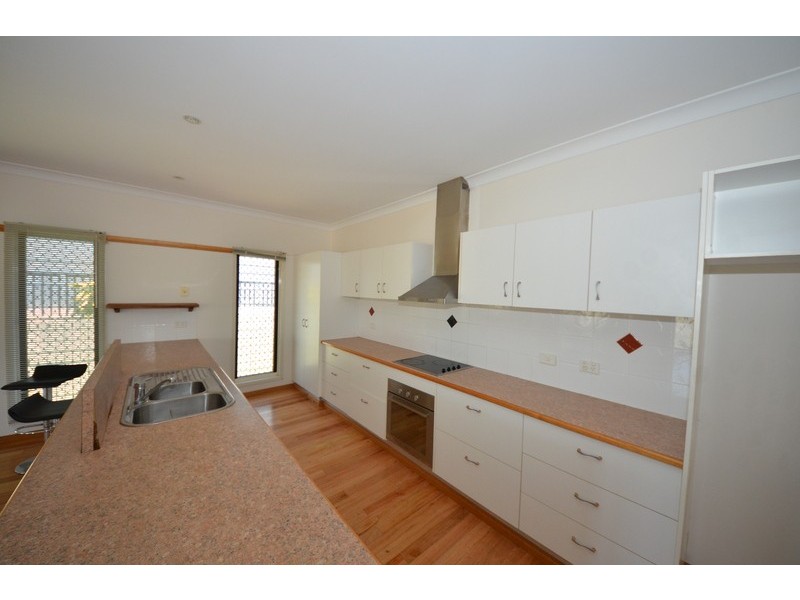 1 /24 Twelfth Avenue, Railway Estate QLD 4810