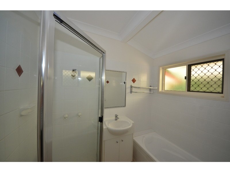 1 /24 Twelfth Avenue, Railway Estate QLD 4810