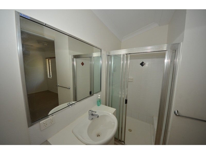 1 /24 Twelfth Avenue, Railway Estate QLD 4810
