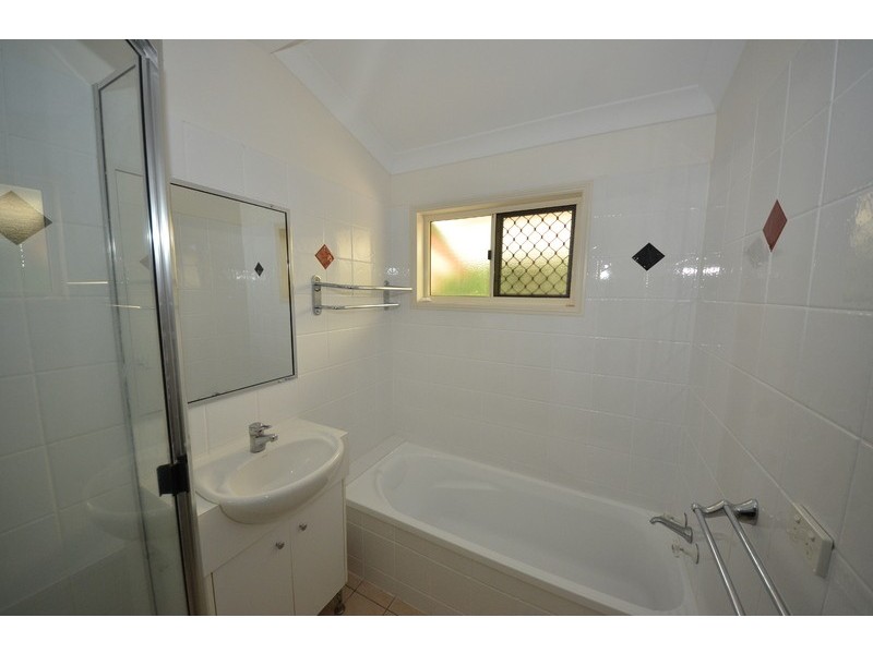 1 /24 Twelfth Avenue, Railway Estate QLD 4810