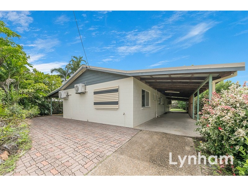 8 Chantilly, Rasmussen QLD 4815