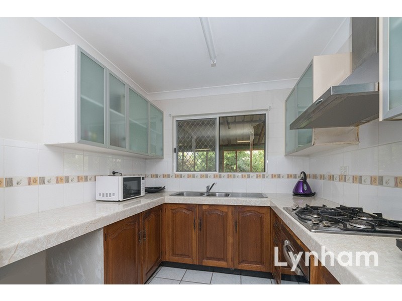 8 Chantilly, Rasmussen QLD 4815